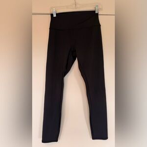 NWOT Alo Black Airlift 7/8 Leggings